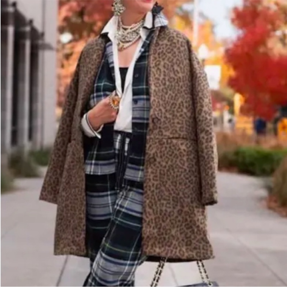 Cardigan Coat Wild Leopard Spots Faux Fur 2
Button Front Small NWT Old Navy - Picture 4 of 9
